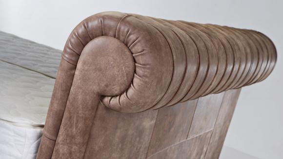 Letto matrimoniale Vintage Chester: Letto in pelle Chesterfield